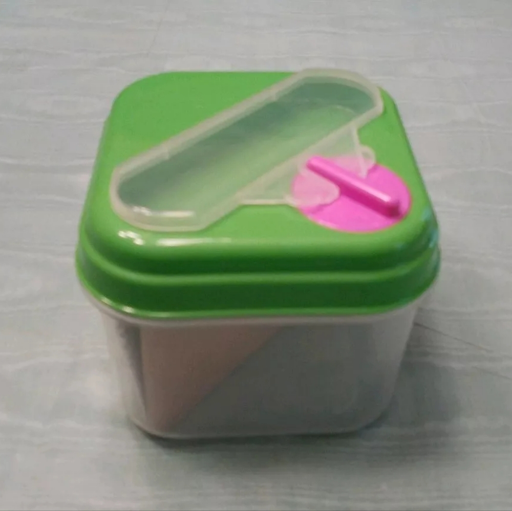 AVON WELLNESS Super Salad Chiller w/Salad Dressing Dispenser & Ice Pack